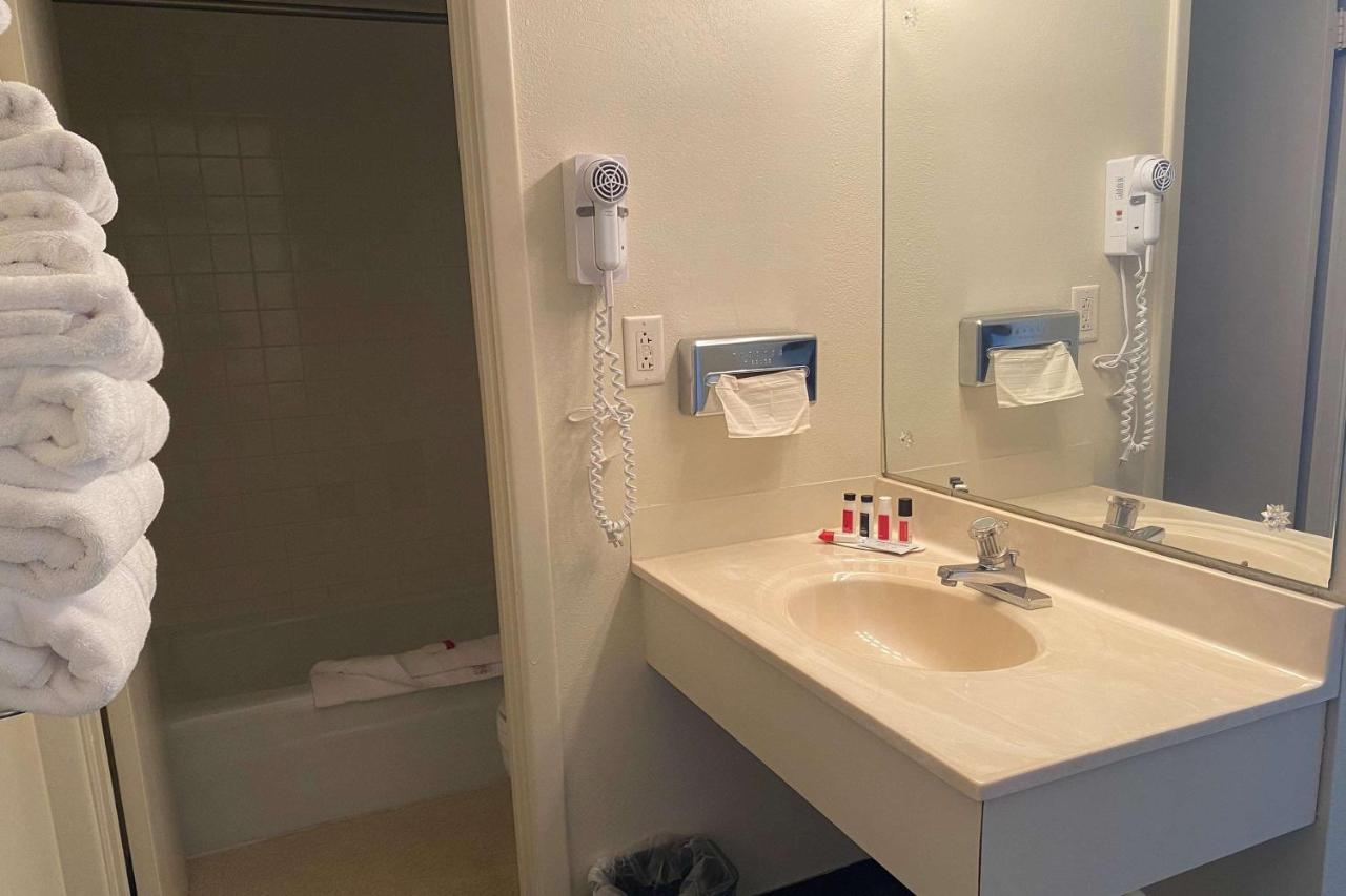 La Quinta Inn & Suites By Wyndham Bardstown Kültér fotó